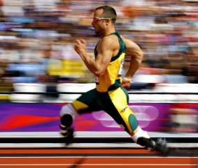 开云体育APP下载-F1新赛季揭幕战之夜，浓眉表现堪称教科书，诠释何为唯一性