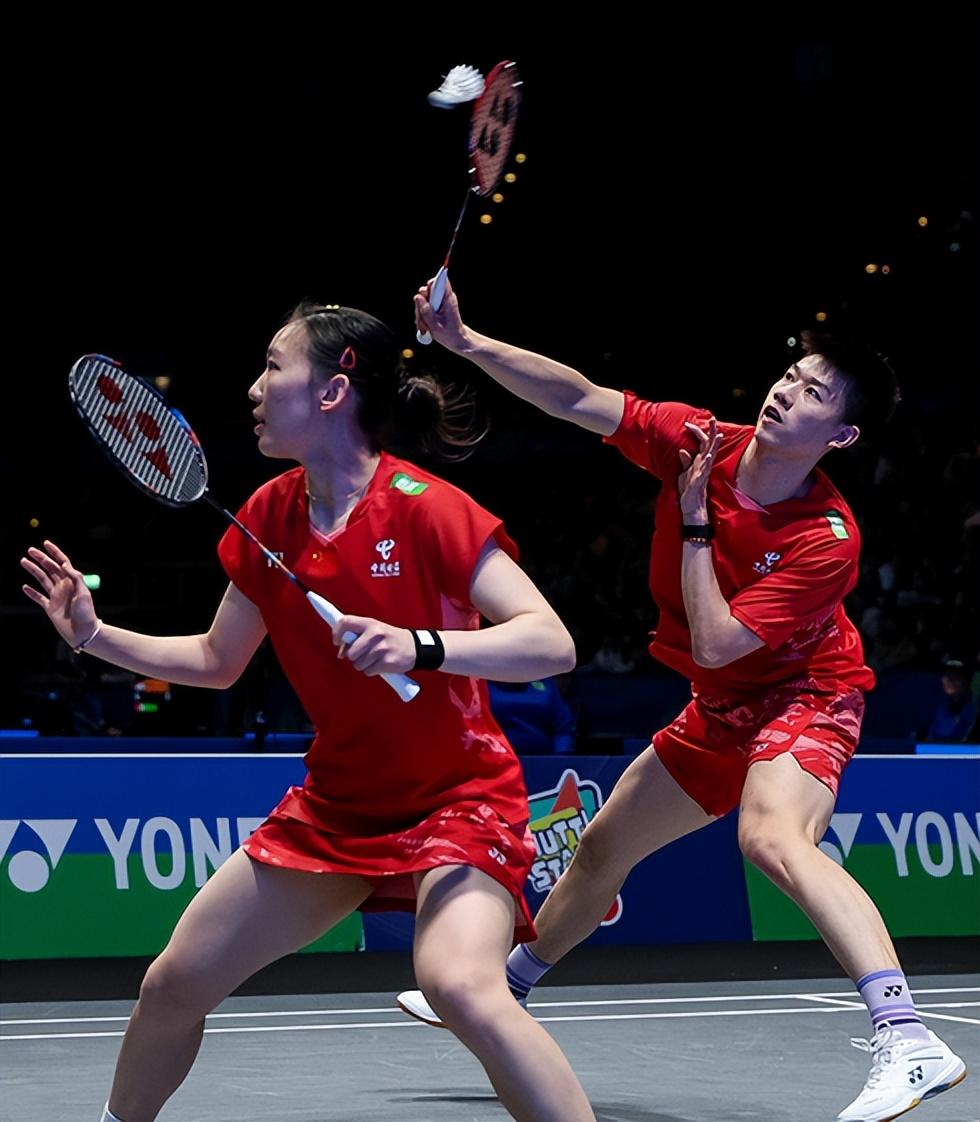 中国羽毛球队绝杀丹麦羽毛球队，辛杜关键制胜