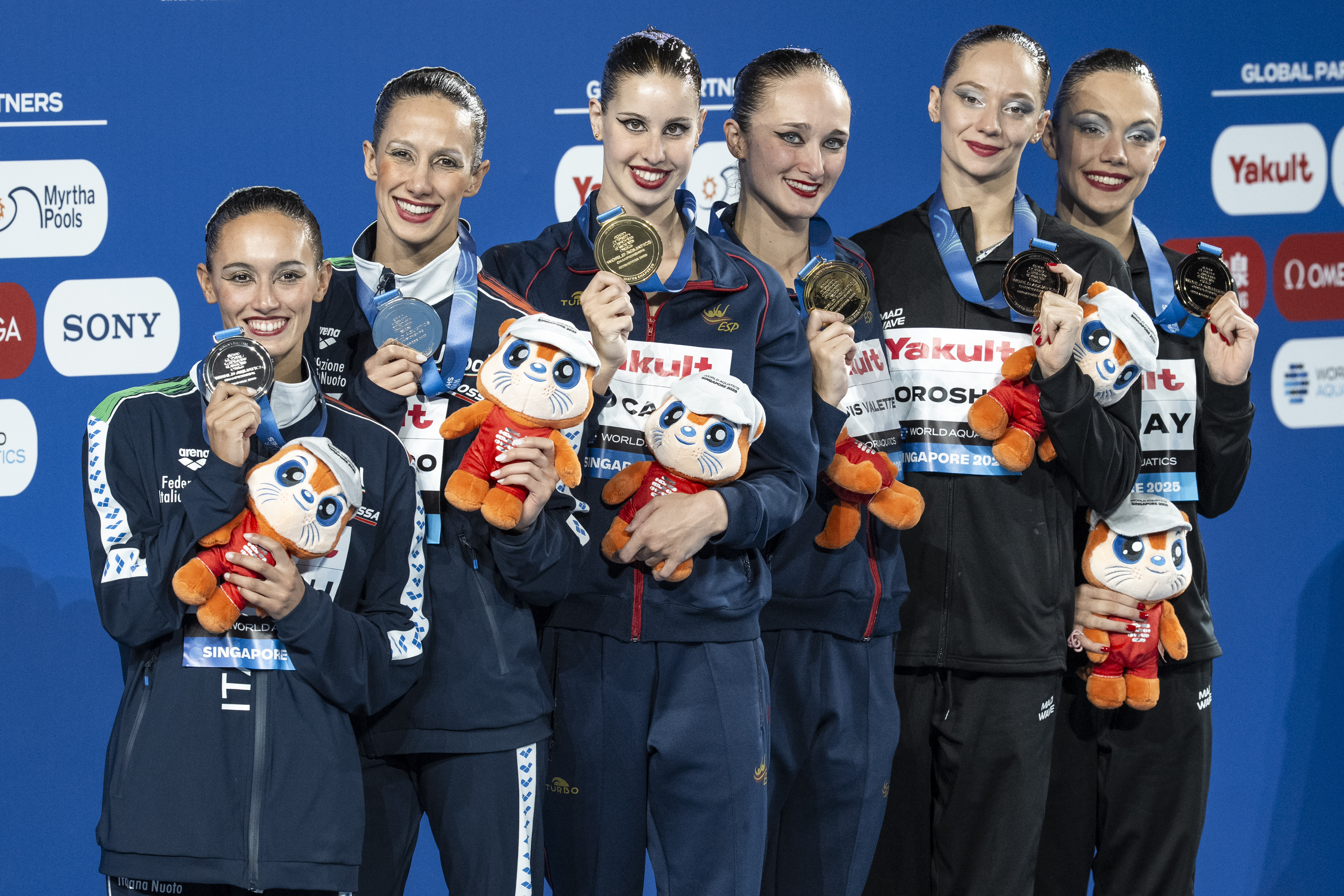 加拿大蝶泳选手夺冠，女子柔道领先晋级半决赛