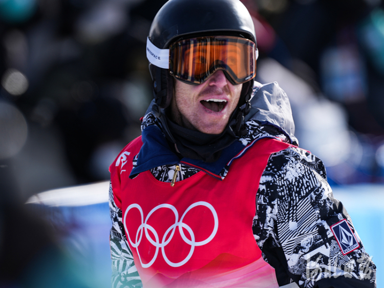 俄罗斯名将夺冠赢得掌声,庆祝胜利瞬间 俄罗斯名将夺冠赢得掌声,庆祝胜利瞬间