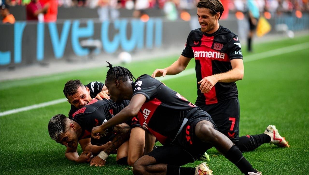 勒沃库森碾压法国,皮克高光表现 勒沃库森碾压法国,皮克高光表现