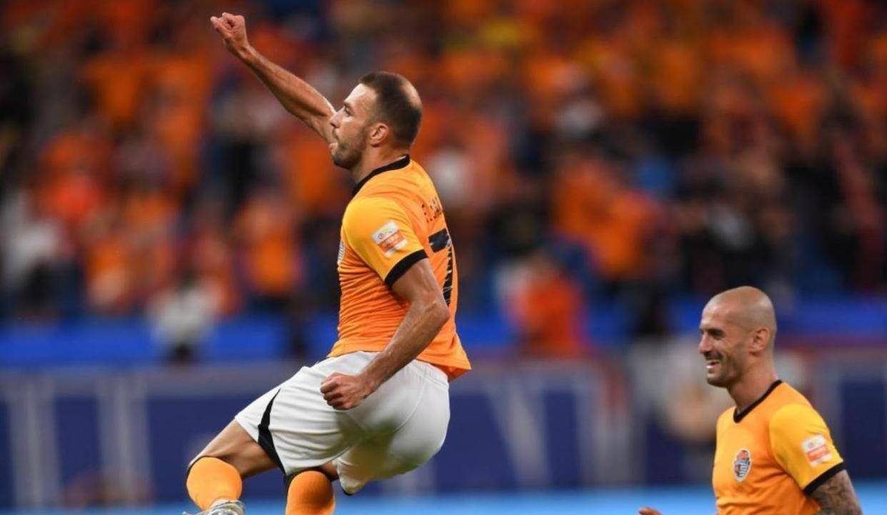 联赛中球员技术发挥令人惊叹