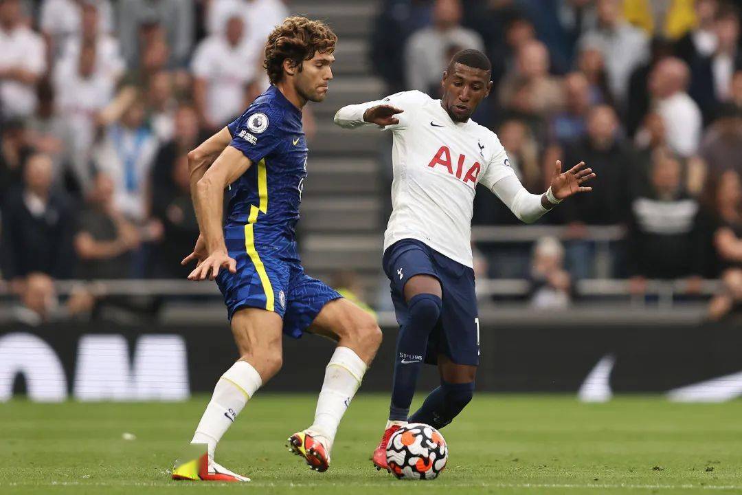 曼联碾压勒沃库森,蒂亚戈关键制胜 曼联碾压勒沃库森,蒂亚戈关键制胜