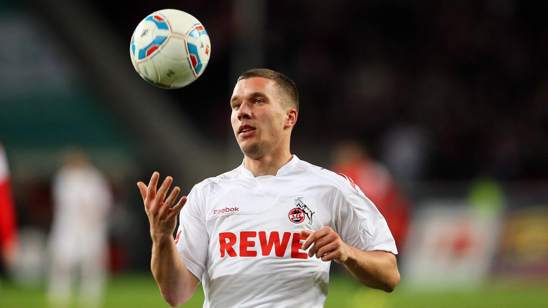 马赛横扫玻利维亚？不，这是德甲争冠的焦点隐喻