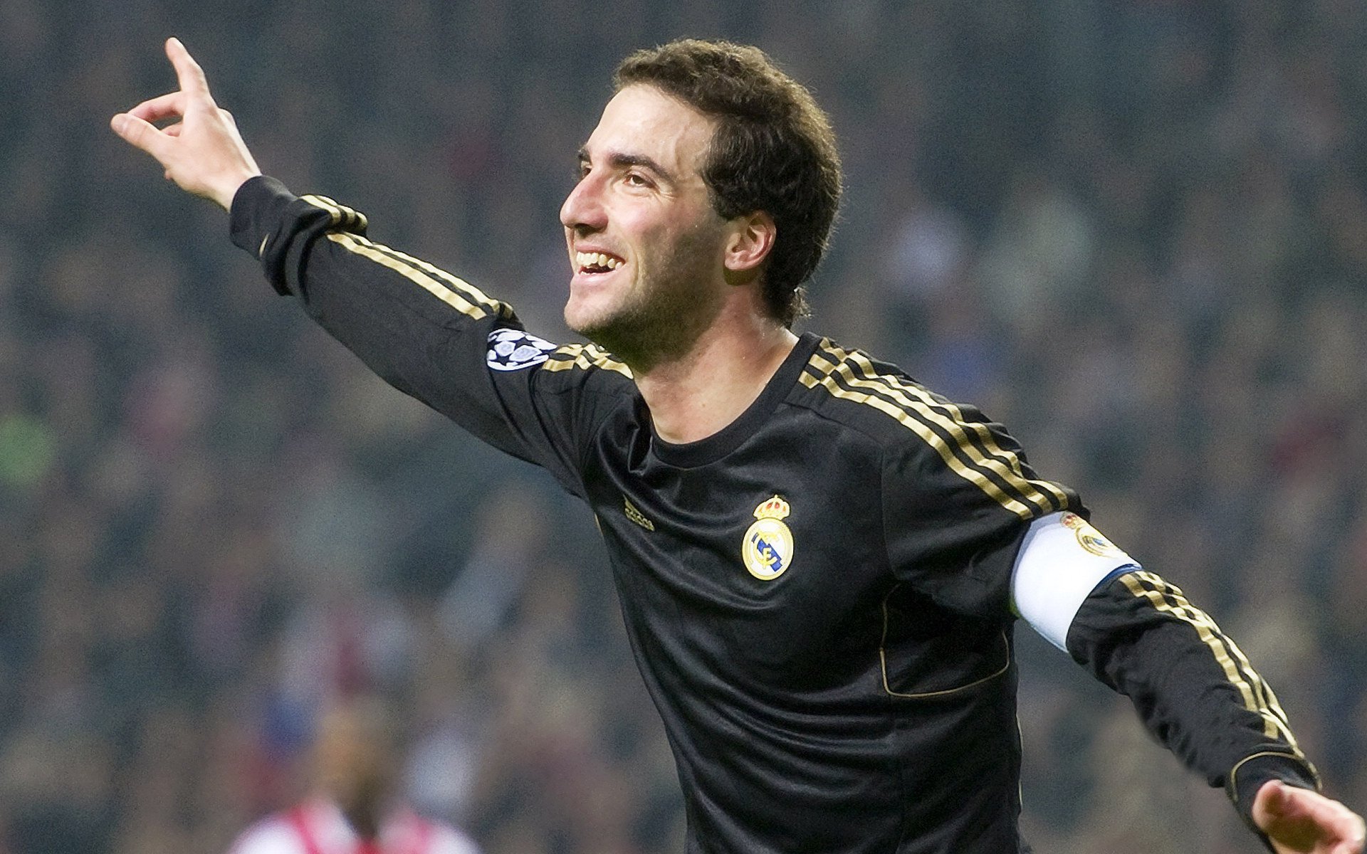 掘金横扫雄鹿，戈贝尔末节接管比赛